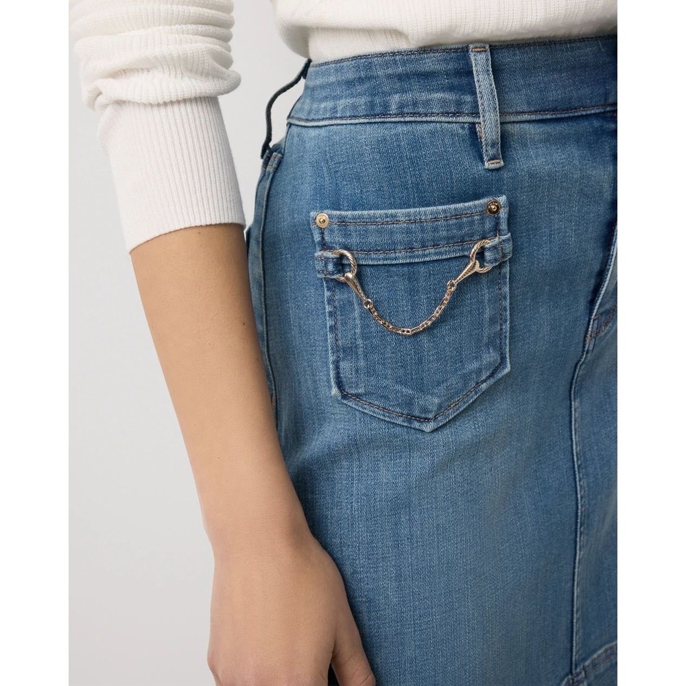 White House Black Market Denim Mini Skirt Medium Wash Chain Bit Detail Size 4 - Picture 2 of 8
